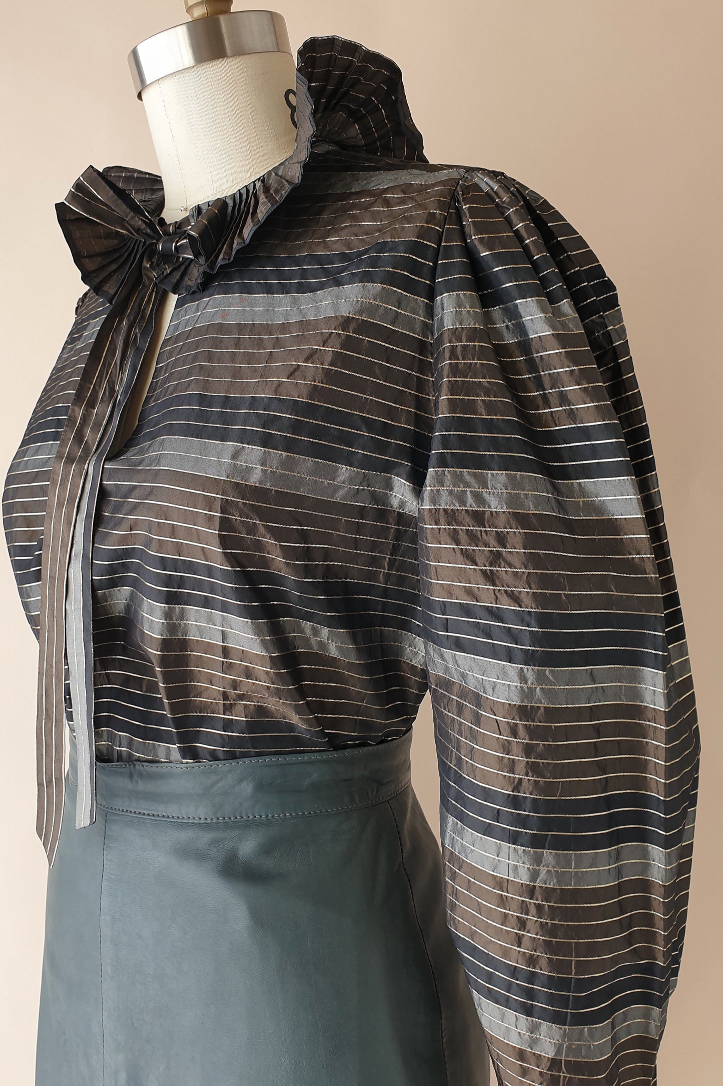 Silk taffeta vintage top Size S