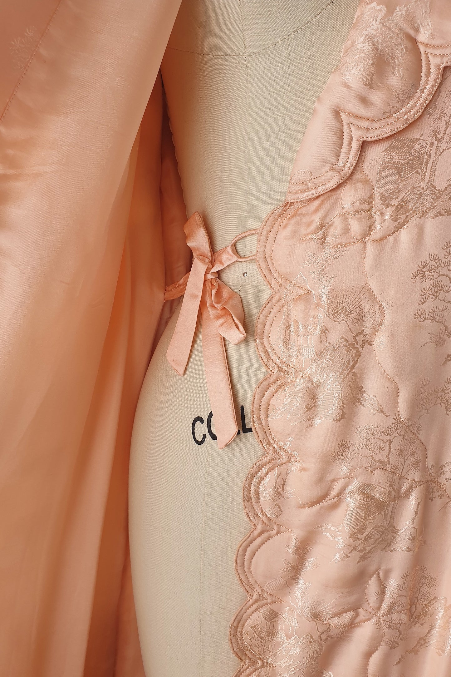 Incredible vintage silk quilted dressing gown Size XS/S