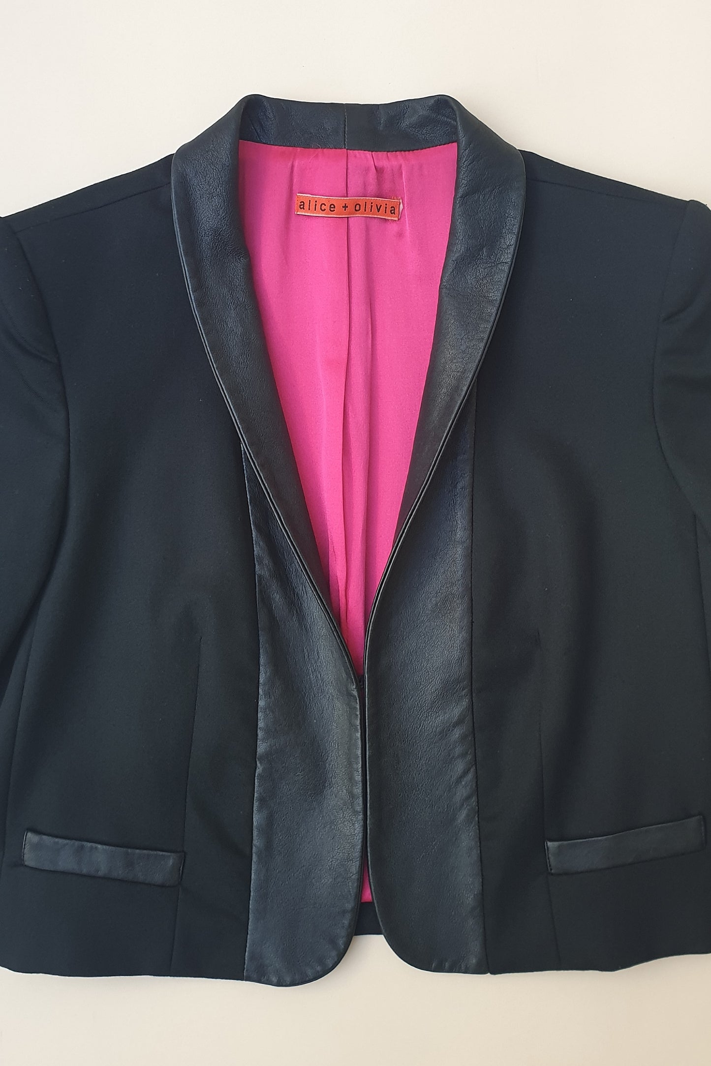 Gorgeous cropped tuxedo jacket from Alice + Olivia Size 6