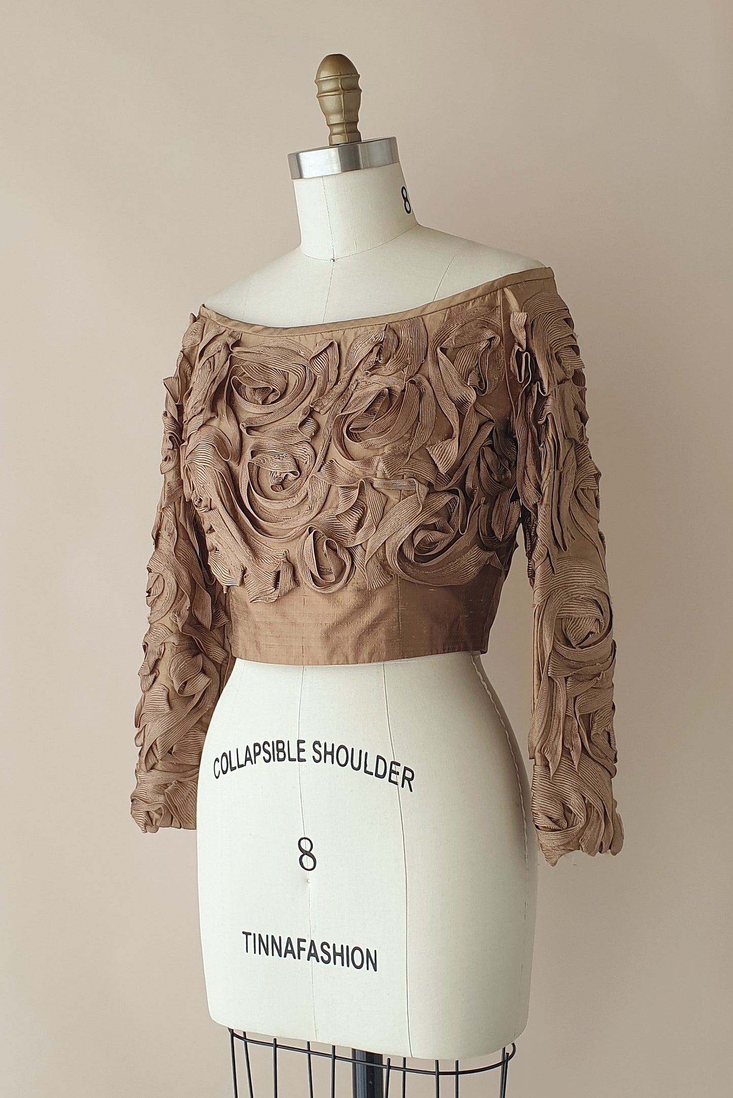 Stunning gold vintage off the shoulder top Size 8