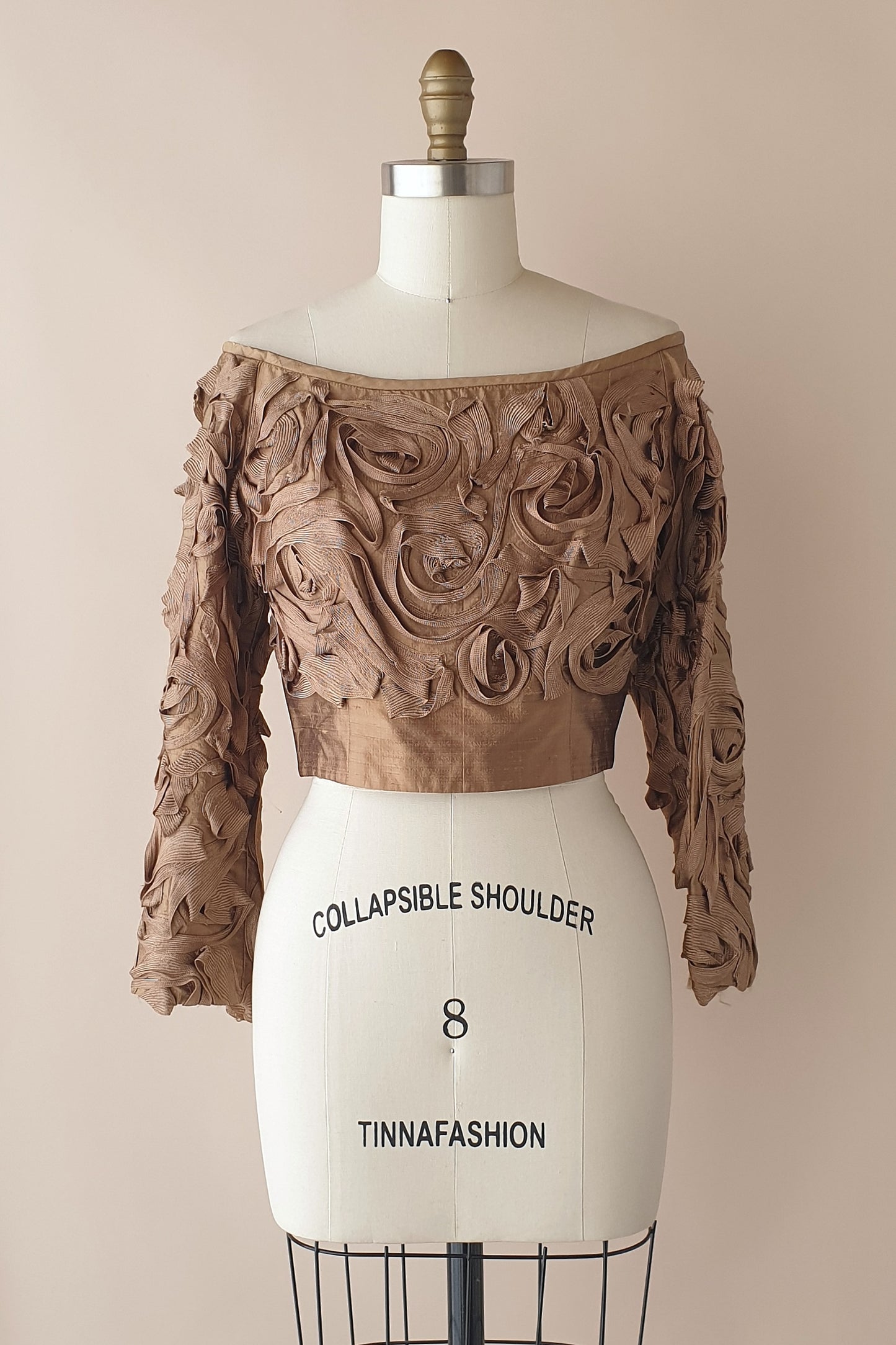 Stunning gold vintage off the shoulder top Size 8