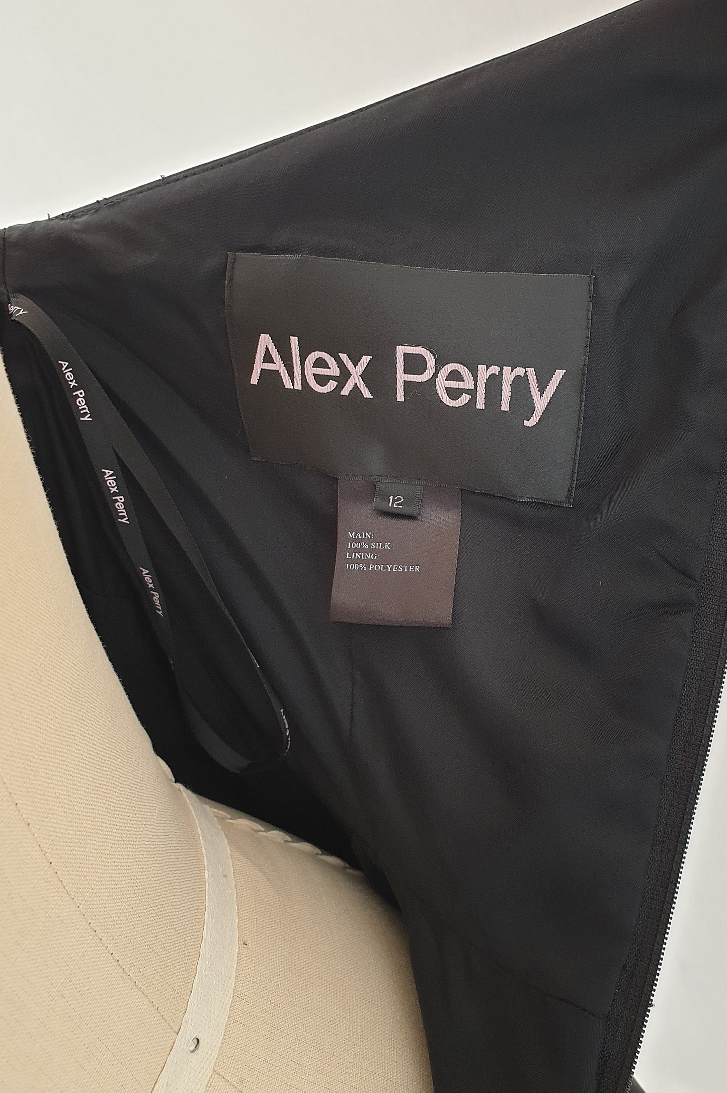 Absolutely stunning silk dress by Alex Perry Size XS/S