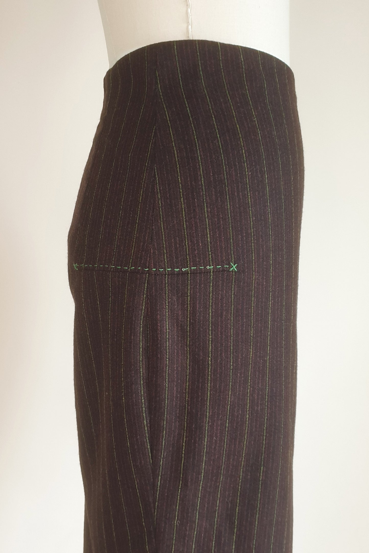 Beautiful vintage Easton and Pearson wool pencil skirt Size S/M