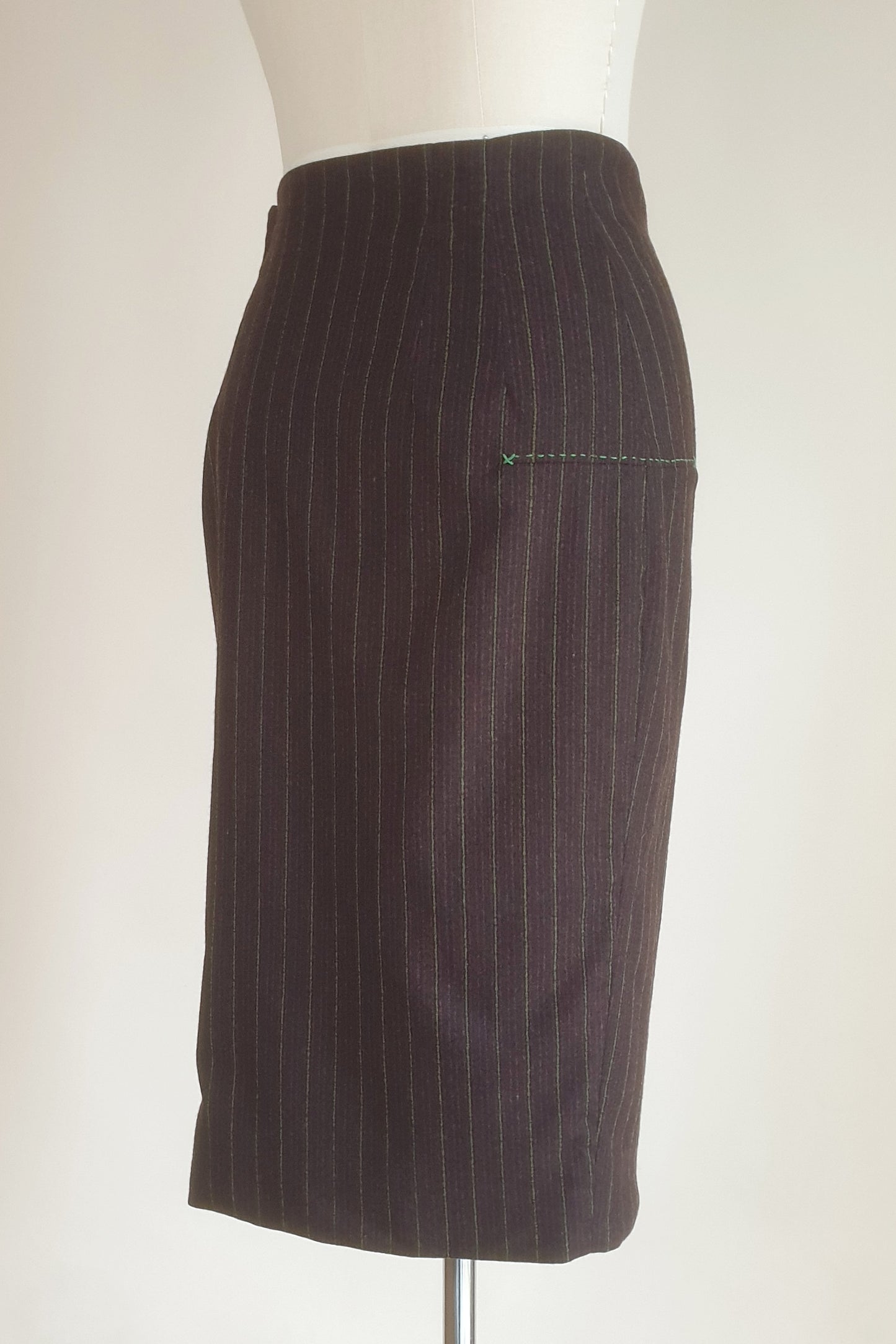 Beautiful vintage Easton and Pearson wool pencil skirt Size S/M