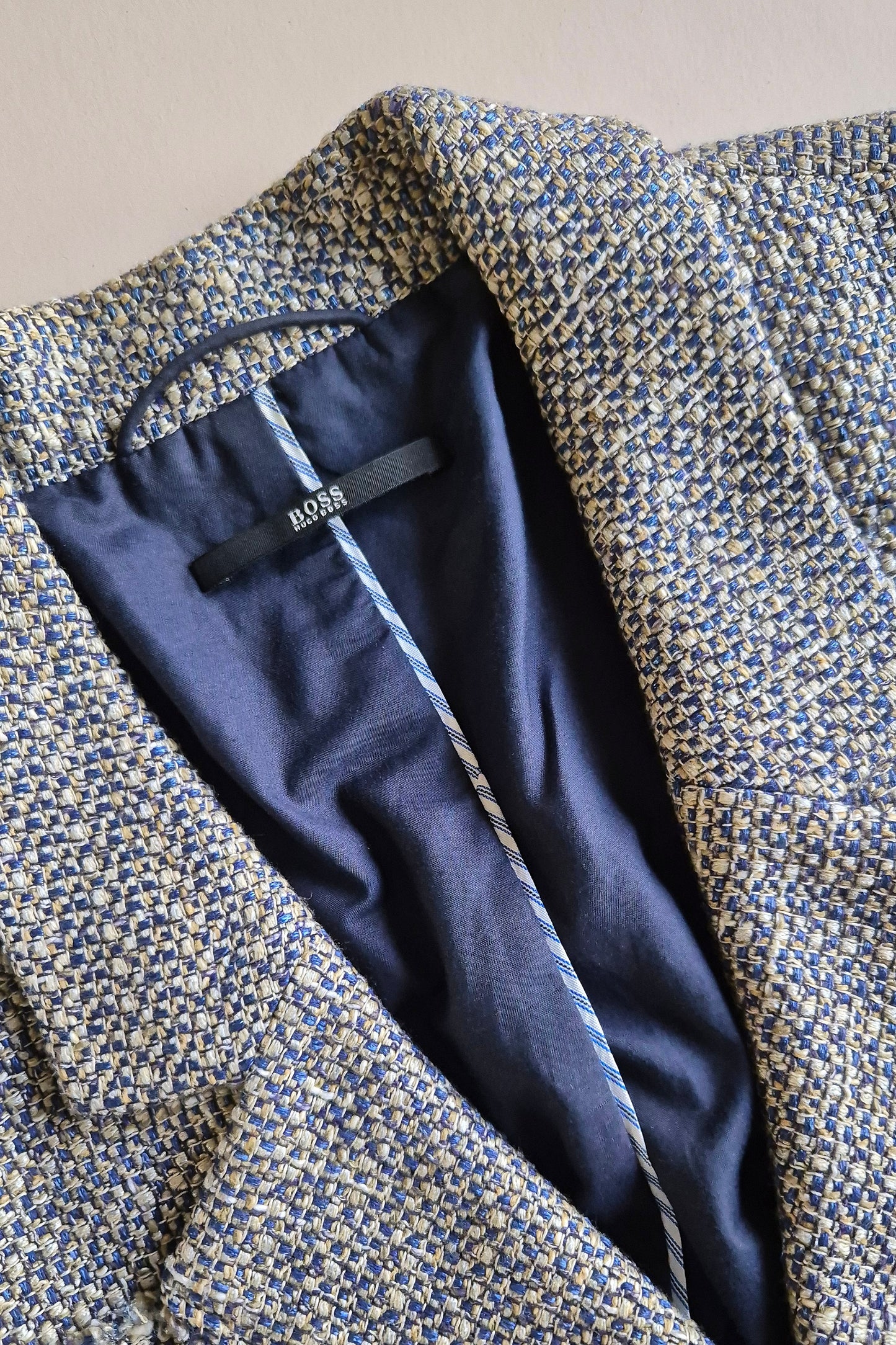 Beautiful Hugo Boss fitted boucle jacket Size XS