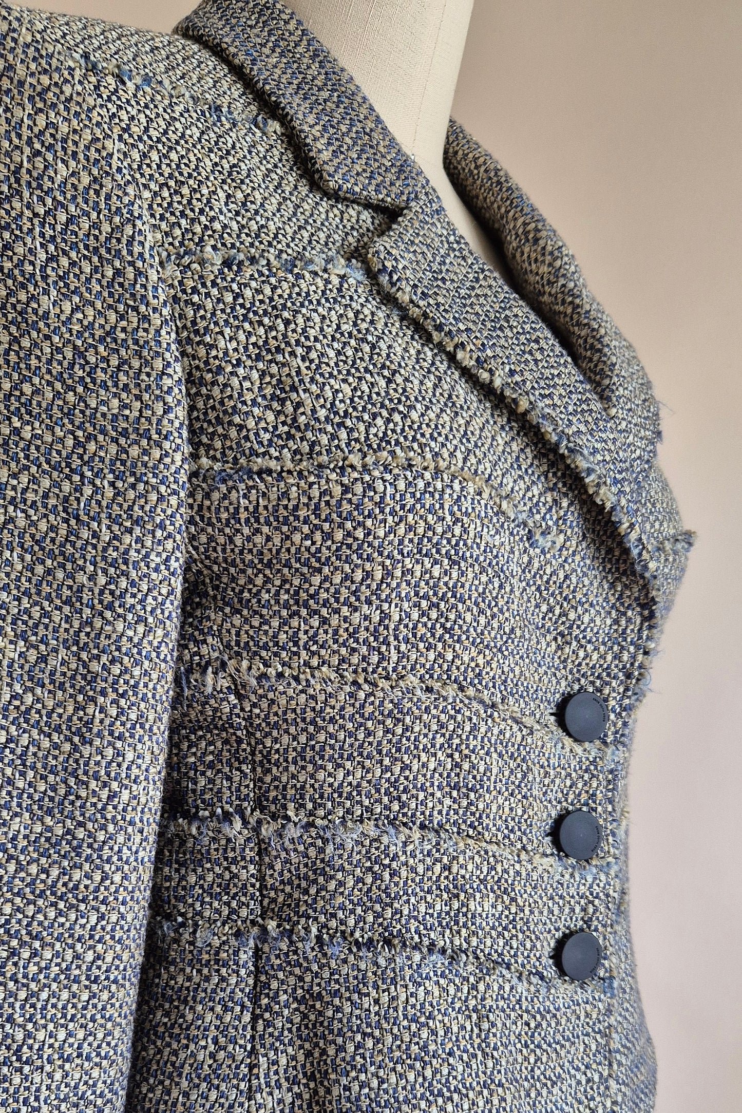 Beautiful Hugo Boss fitted boucle jacket Size XS