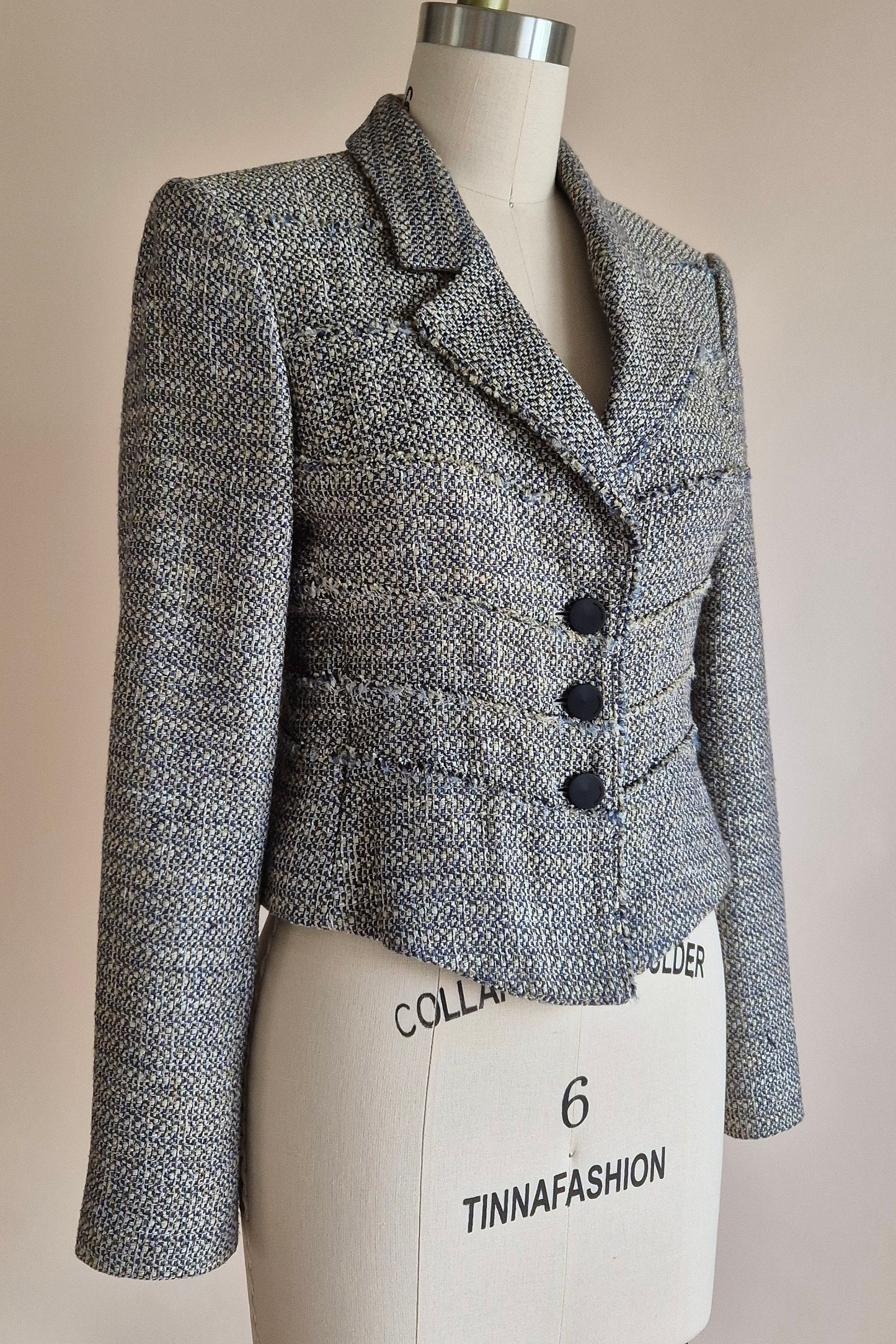 Beautiful Hugo Boss fitted boucle jacket Size XS