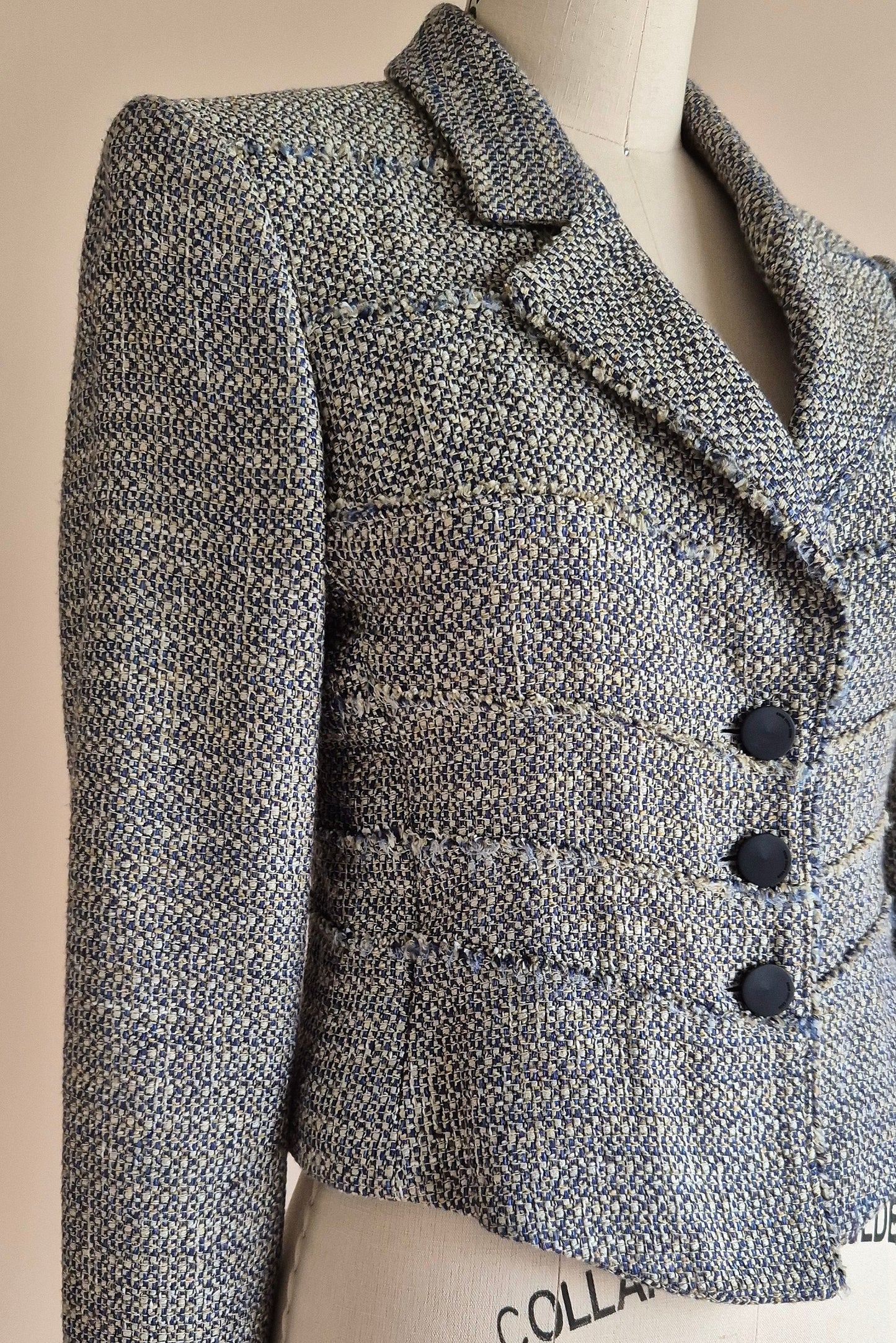 Beautiful Hugo Boss fitted boucle jacket Size XS