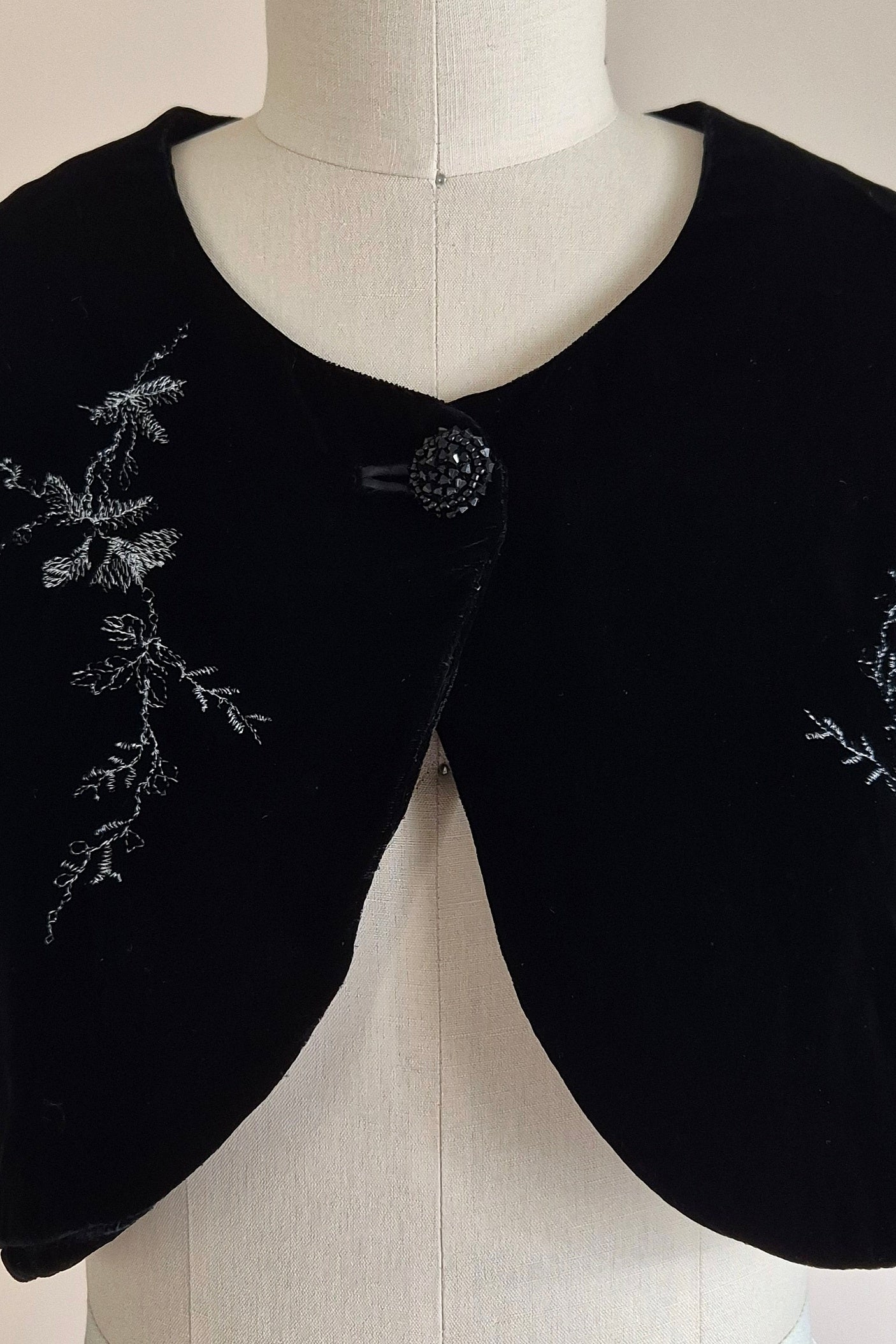 Stunning embroidered velvet bolero Size S