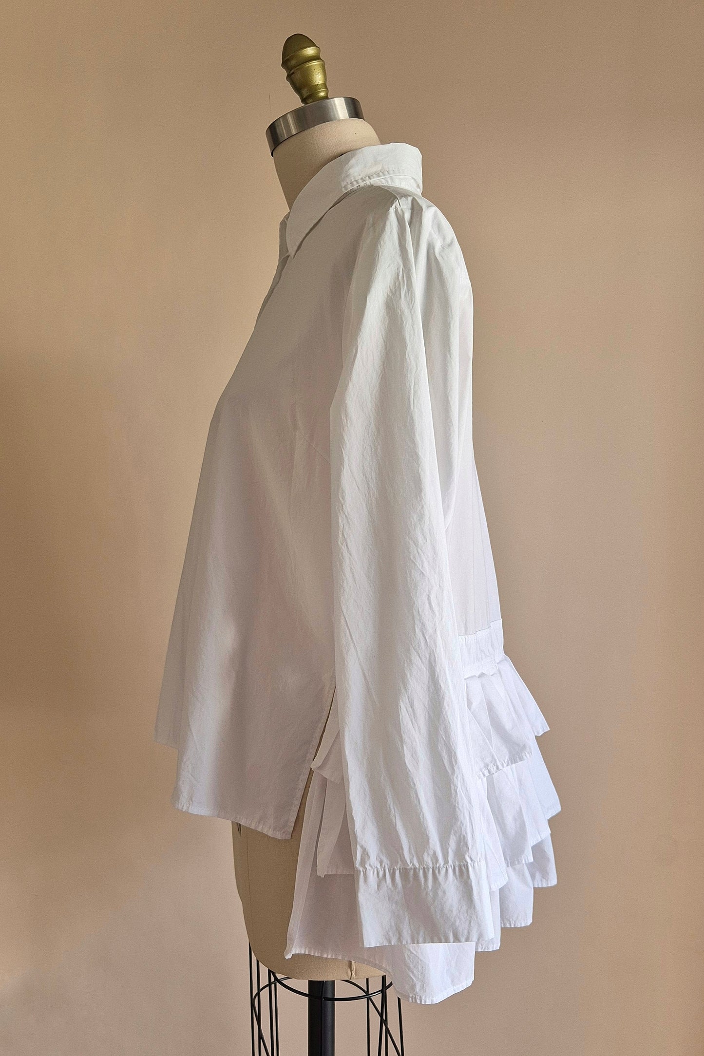 MA. Dainty ruffled shirt Size M/L