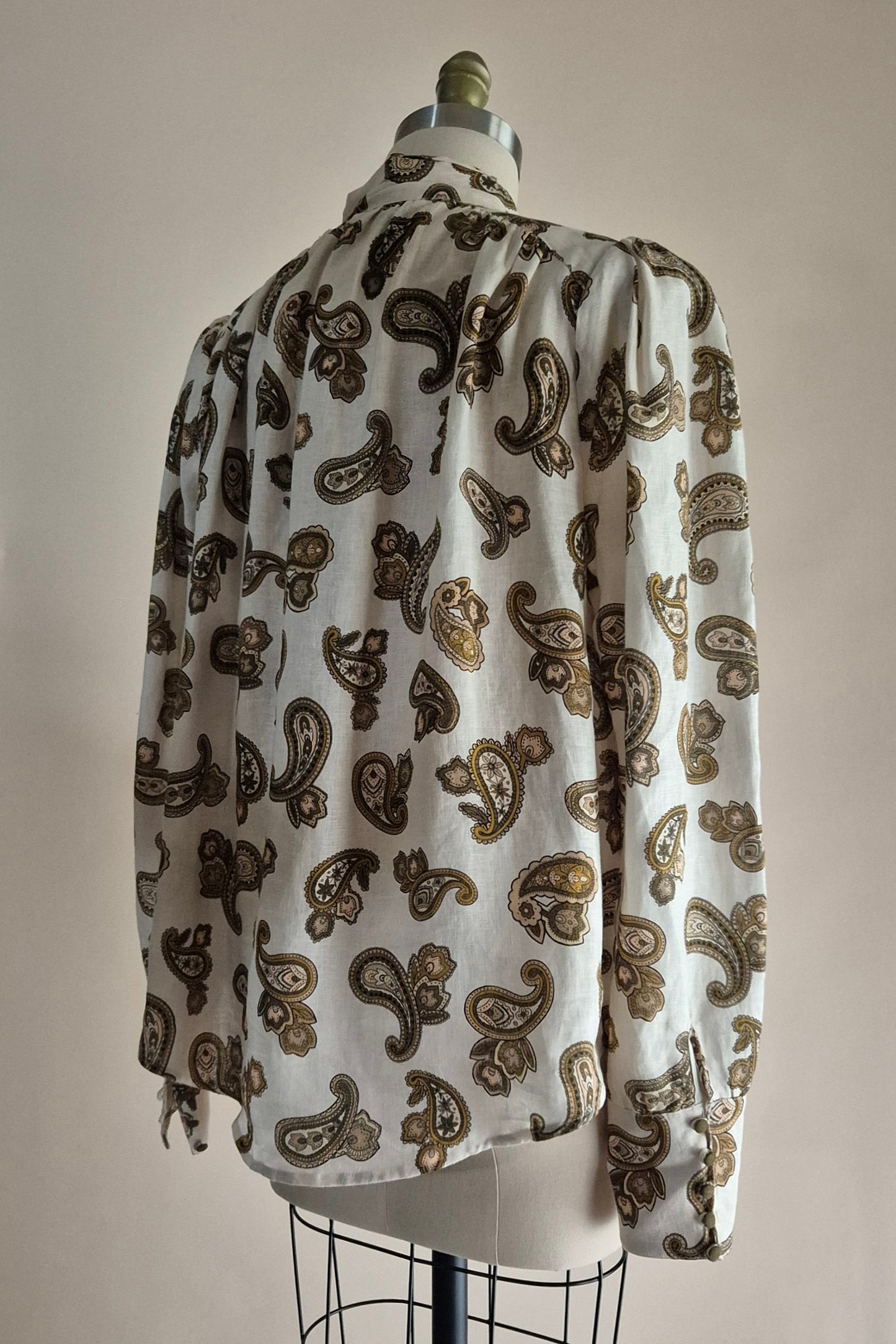 Beautiful Alemais paisley shirt Size L