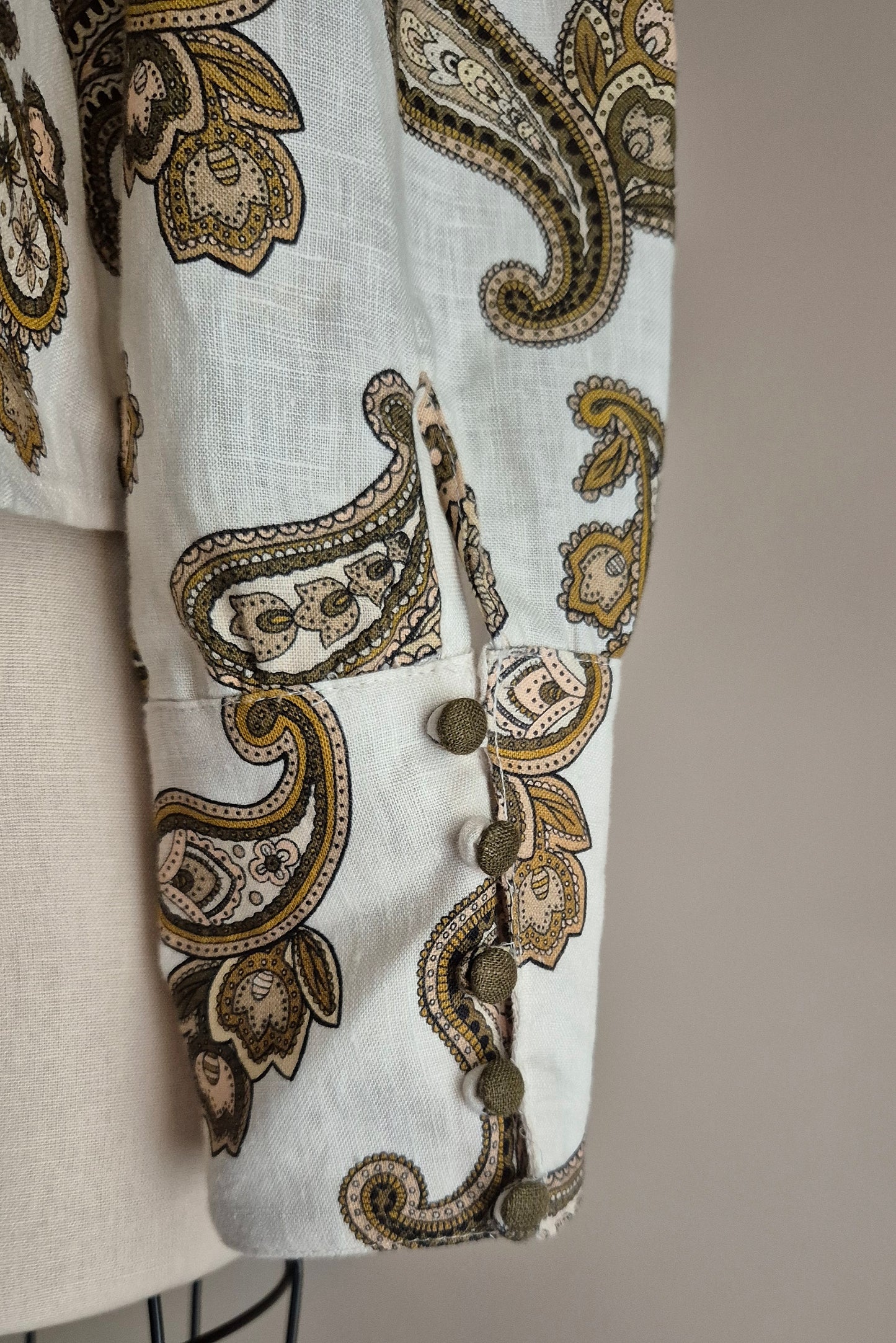 Beautiful Alemais paisley shirt Size L