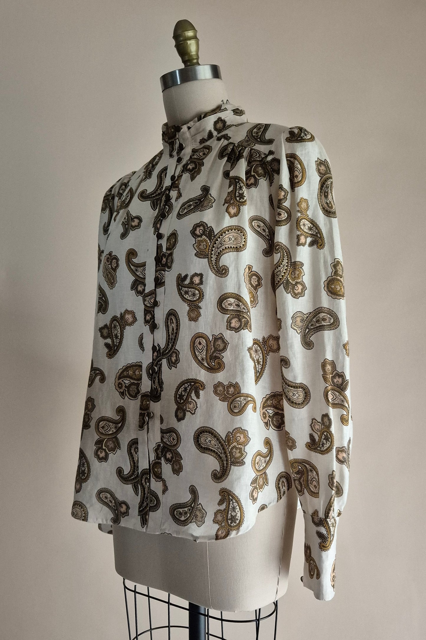 Beautiful Alemais paisley shirt Size L