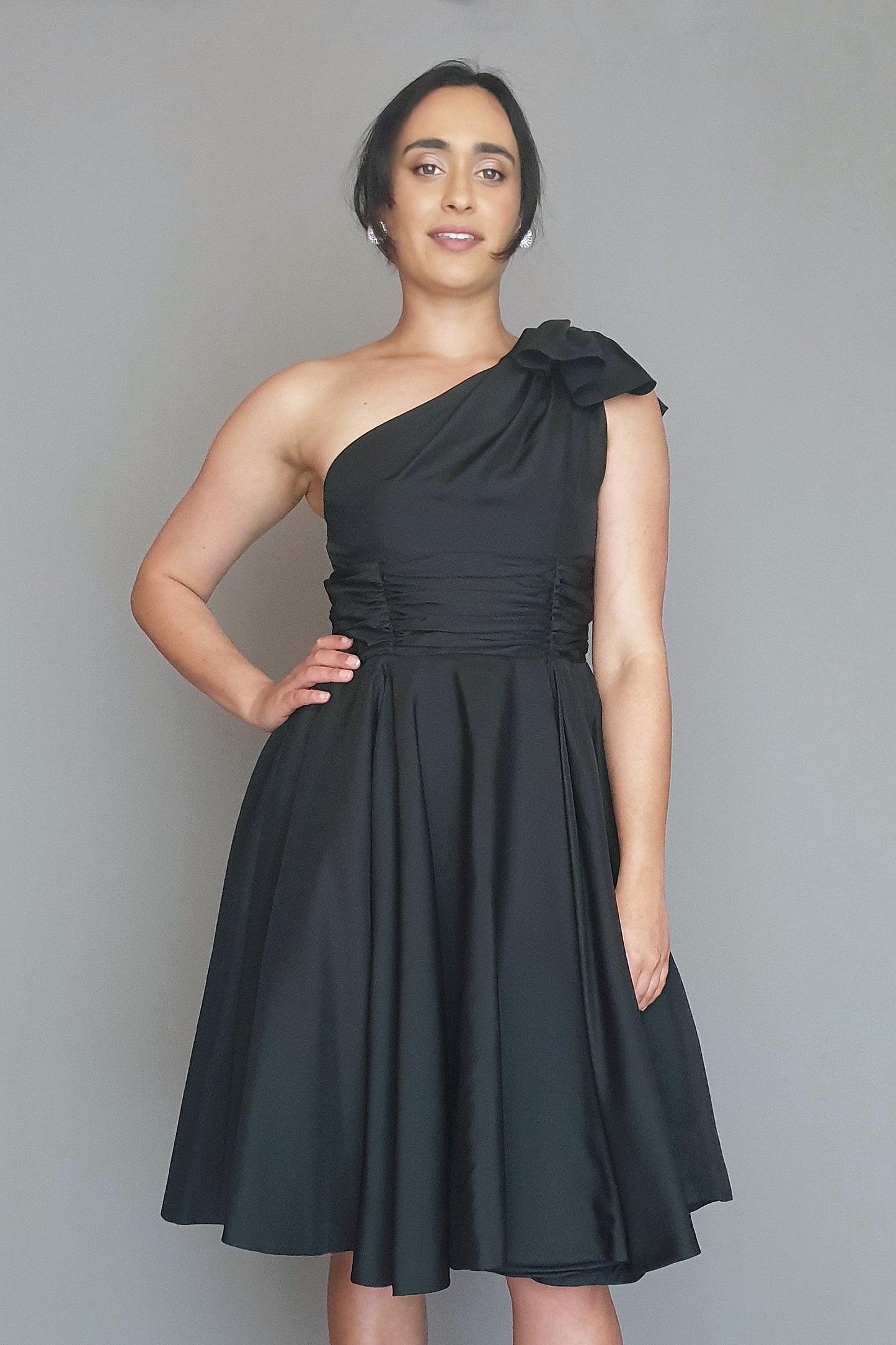 Absolutely stunning silk dress by Alex Perry Size XS/S