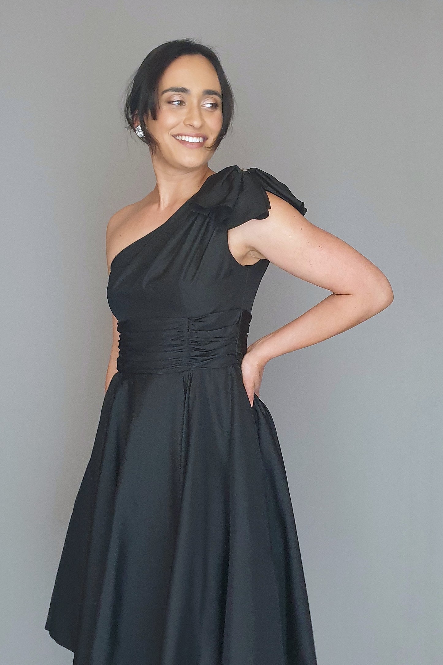 Absolutely stunning silk dress by Alex Perry Size XS/S