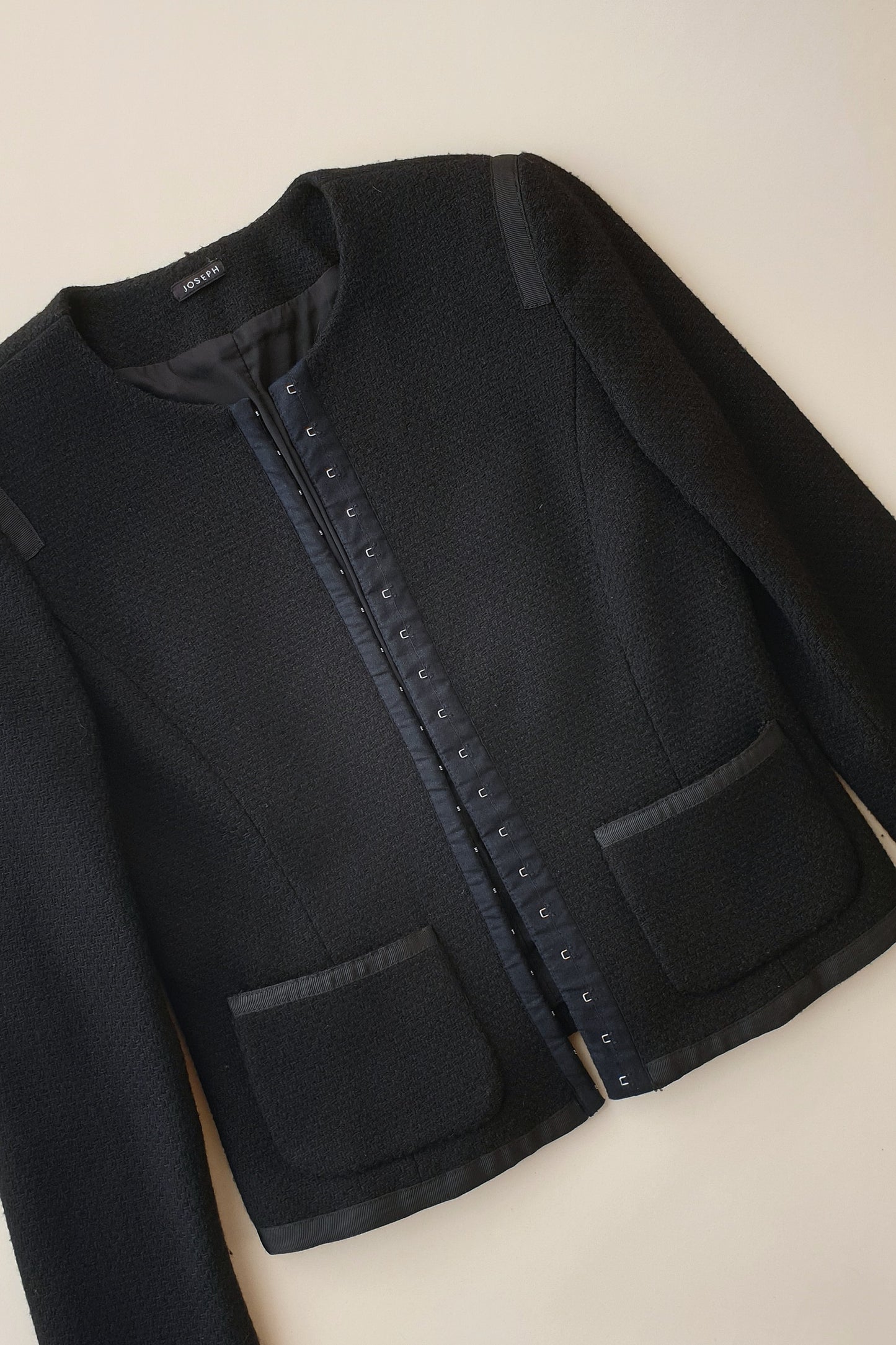 Stunning fitted wool jacket from Joseph Size 6