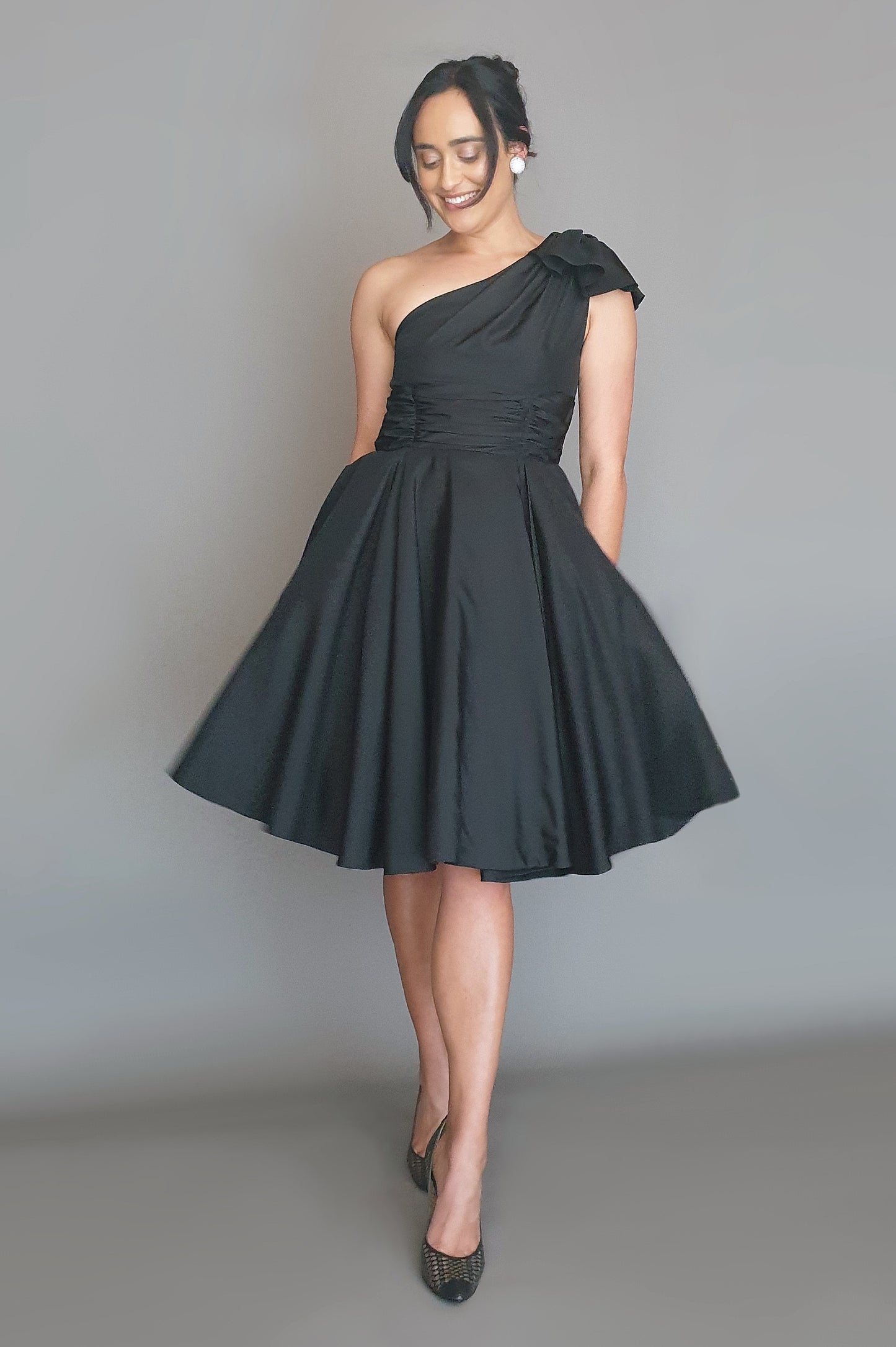 Absolutely stunning silk dress by Alex Perry Size XS/S